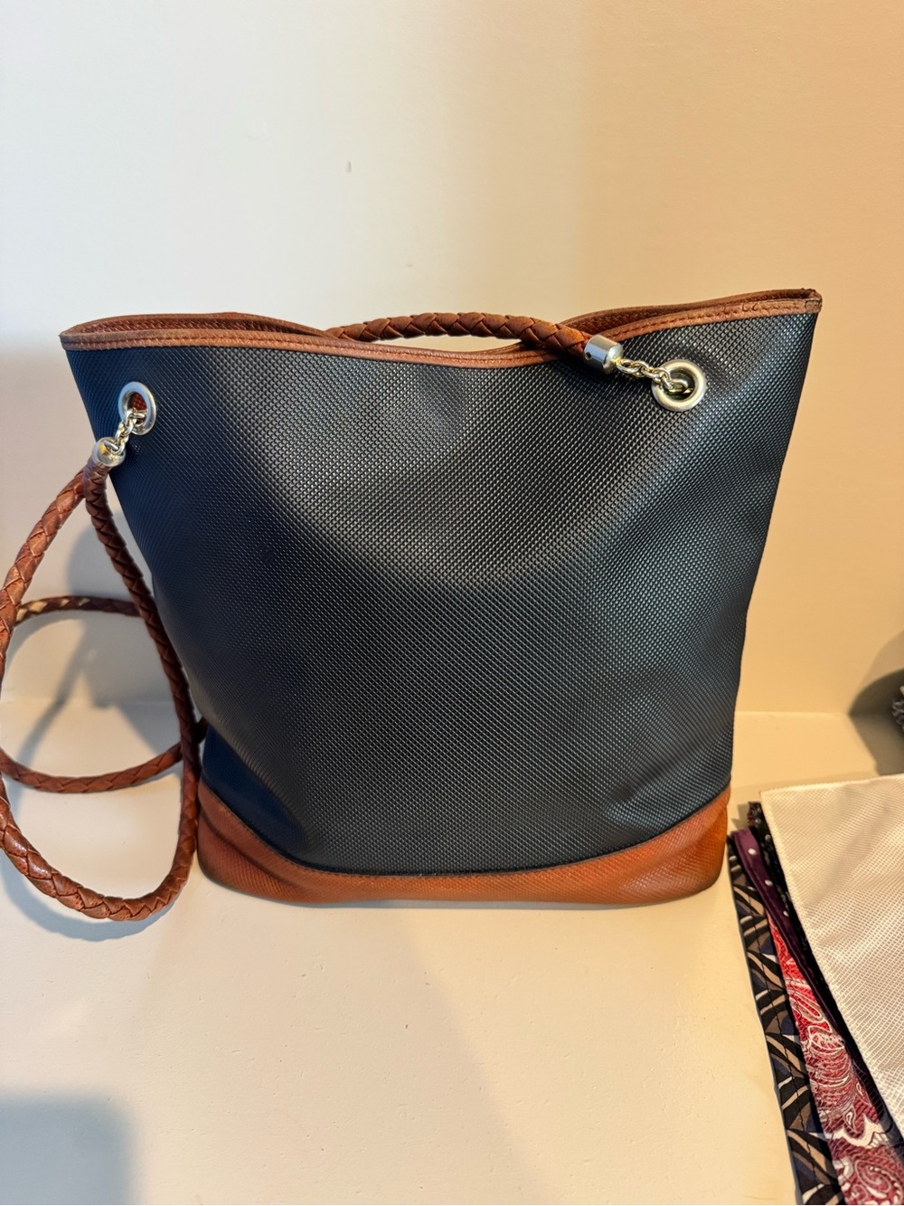 VINTAGE BOTTEGA VENETA BLACK LEATHER BRAIDED SHOULDER BAG
Made in Italy 🇮🇹